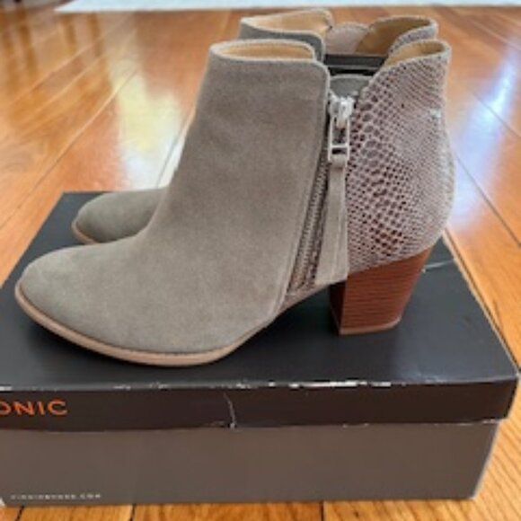 Vionic booties - Picture 1 of 4